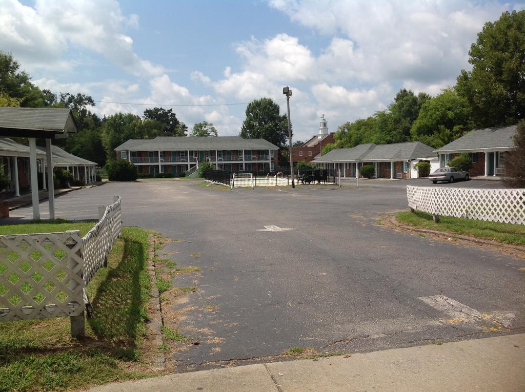 Deluxe Inn Camden Exterior photo
