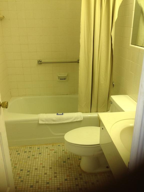 Deluxe Inn Camden Room photo